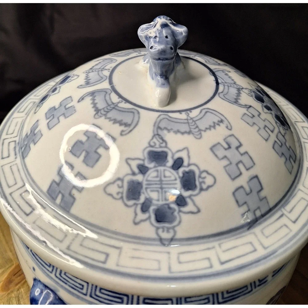 Vintage Blue and White Porcelain Ginger Jar Foo Dog Lid Longevity Shou Symbol - Picture 5 of 16